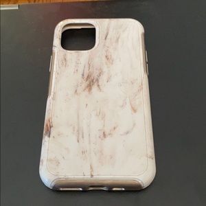 iPhone 11 Pro Otterbox Symmetry Case